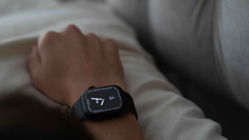 How to use an apple watch to improve your sleep habits